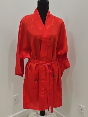 GOLDEN DRAGON Red Satin Kimono Robe with Tie Waist. Size L